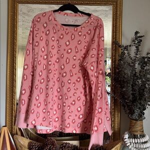 WONDERLY KISSES IN LEOPARD PULL OVER SWEATER